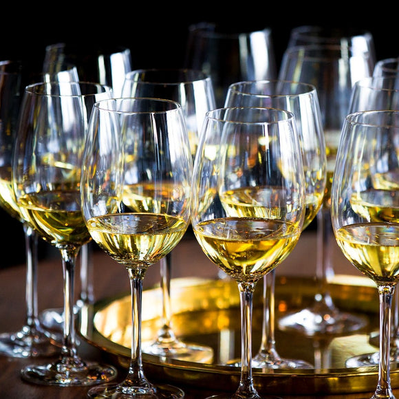 White wine in glasses. ©2018 Steve Ziegelmeyer