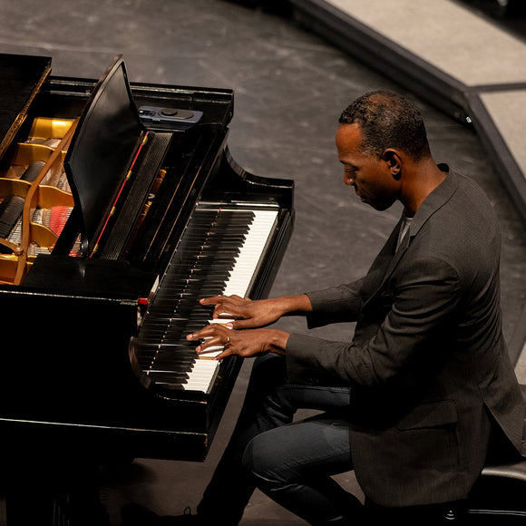 Anthony Trecek-King. Cincinnati Youth Choir. ©2024 Steve Ziegelmeyer