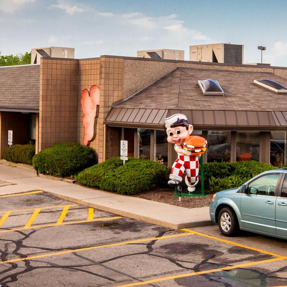Frisch's Big Boy restaurant. Hamilton Ave, Cincinnati Ohio. ©2014 Steve Ziegelmeyer