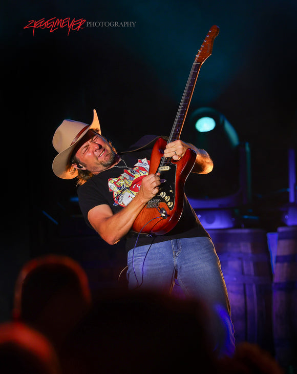 Roger Coleman II with Justin Moore. ©2026 Steve Ziegelmeyer