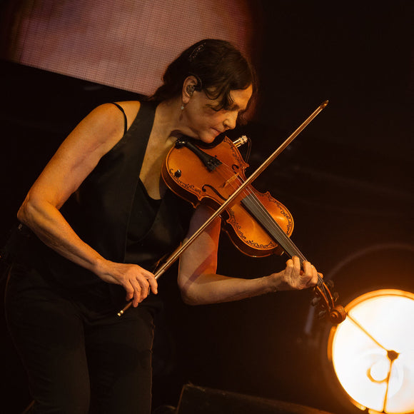 Lisa Germano with John Mellencamp. ©2026 Steve Ziegelmeyer