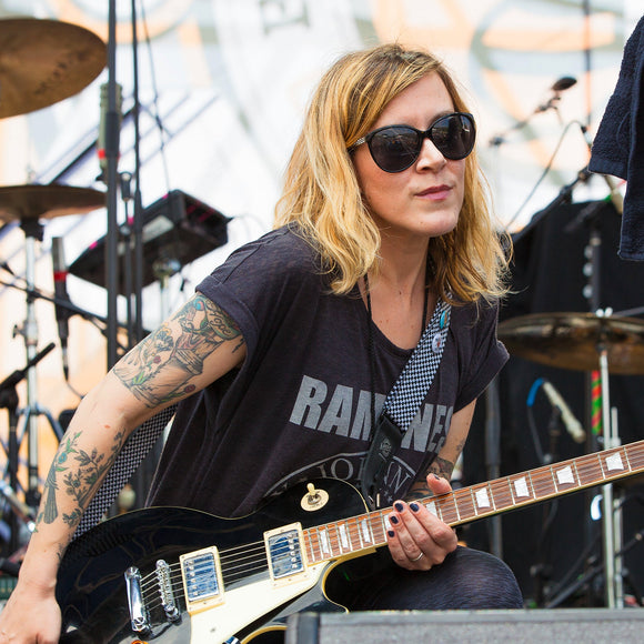 Lisa Walker of Wussy. ©2015 Steve Ziegelmeyer