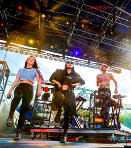 Grimes with dancers. ©2016 Steve Ziegelmeyer