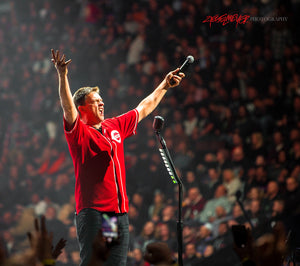Jim Bruer introduces Metallica. ©2019 Steve Ziegelmeyer
