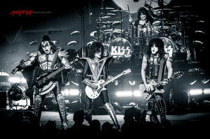 Kiss. ©2019 Steve Ziegelmeyer