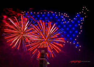 Red, White & Blueash fireworks. ©2021 Steve Ziegelmeyer
