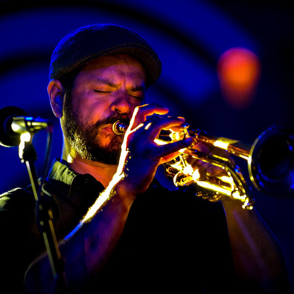 Phil Rodrigeuz of Sister Sparrow and The Dirty Birds. ©2016 Steve Ziegelmeyer