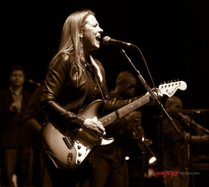 Susan Tedeschi of Tedeschi Trucks Band. ©2013  Steve Ziegelmeyer